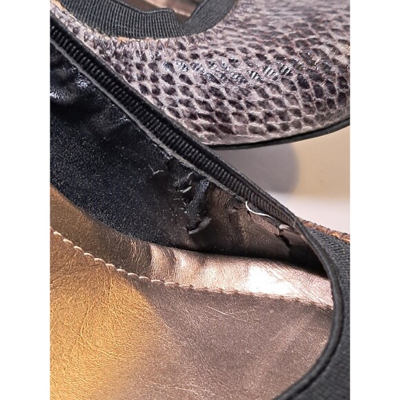 BCBG Paris Snakeskin Wedge Shoes 2.5" Heel Slip On Size 8B Pumps Gray Brown - Picture 6 of 10